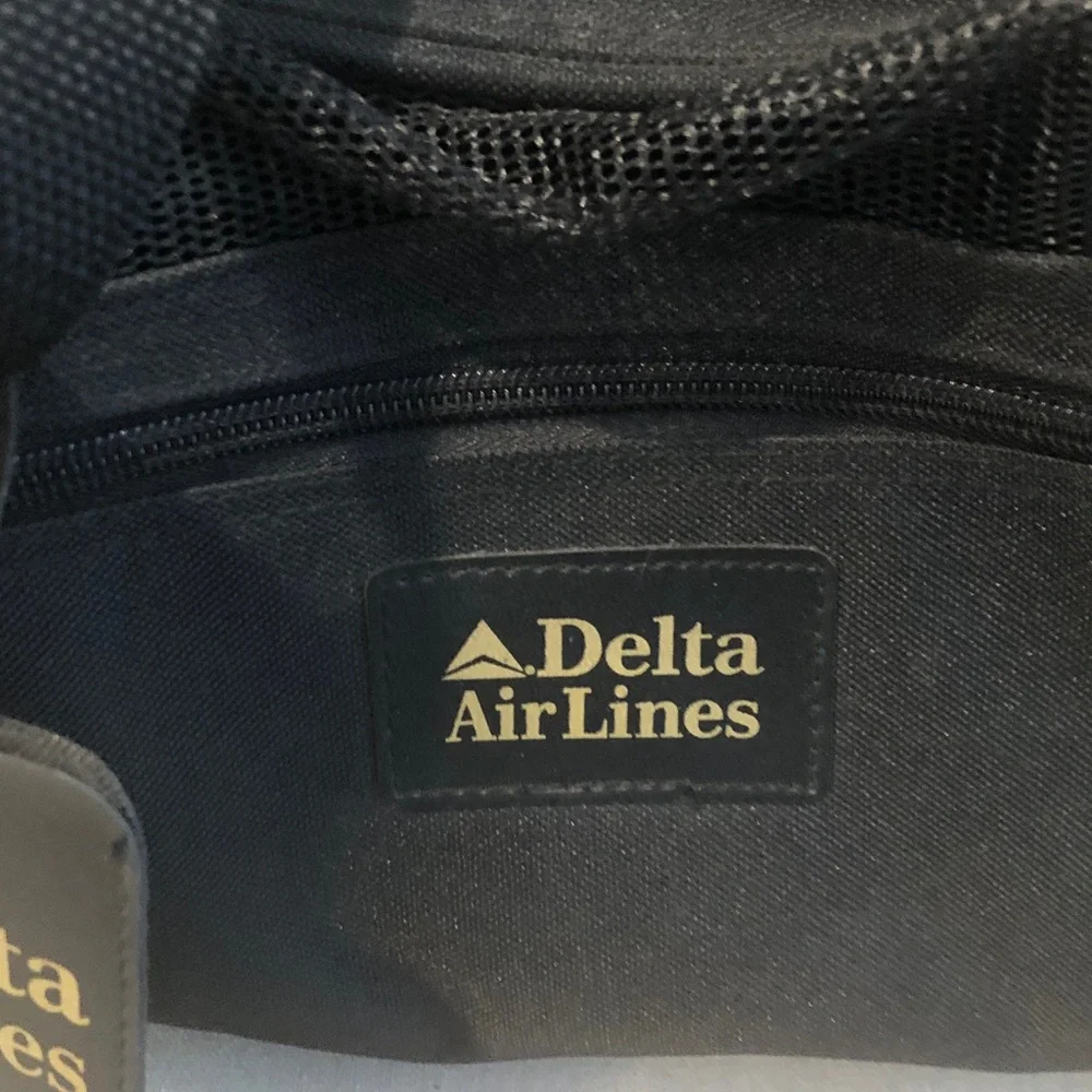 Delta Airlines Deluxe Pet Carrier w Unused Tag About 11”x11”x18”